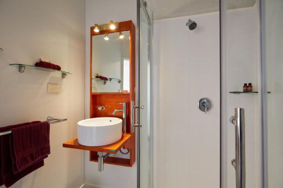 Executive Studio 2 bathroom